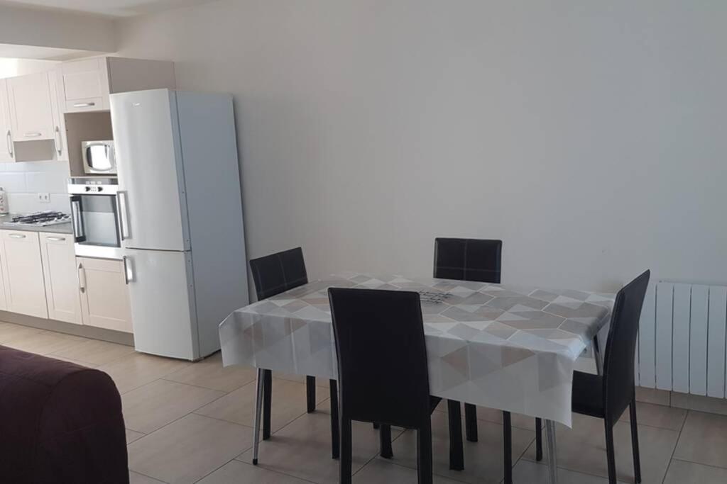 Appartement Maison De Bourg Avec Exterieur. Grez-en-Bouere
